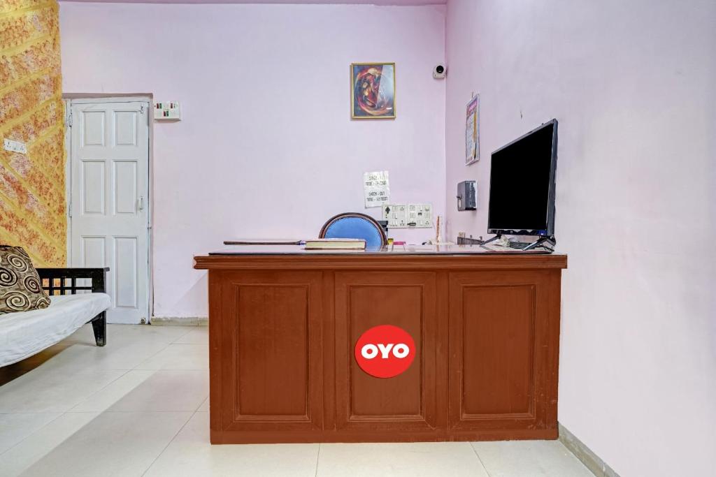 OYO Flagship Raj Hotel Near Juhu Beach