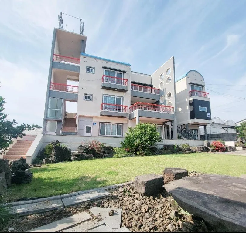 Jeju Soroan Pension, hotel in Seogwipo