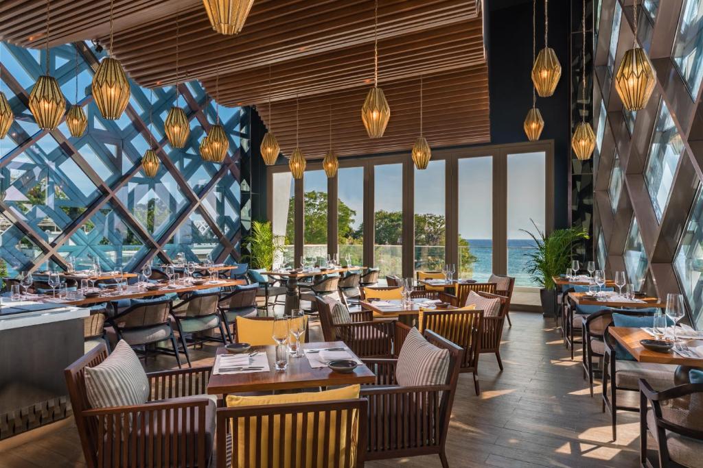 Restaurant, Crimson Resort and Spa Boracay in Boracay Island
