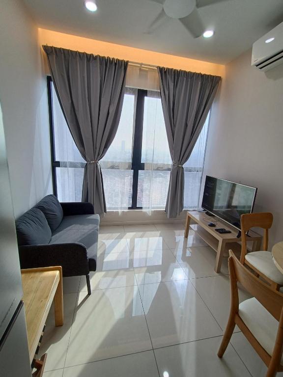 Highpark 2BedRoom Condo with Pool Parking Stove photo