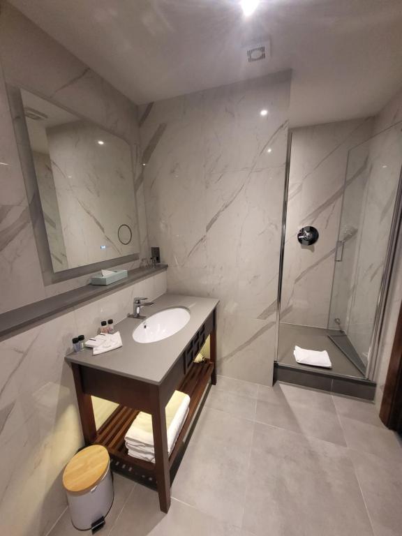 Lawlors Hotel photo