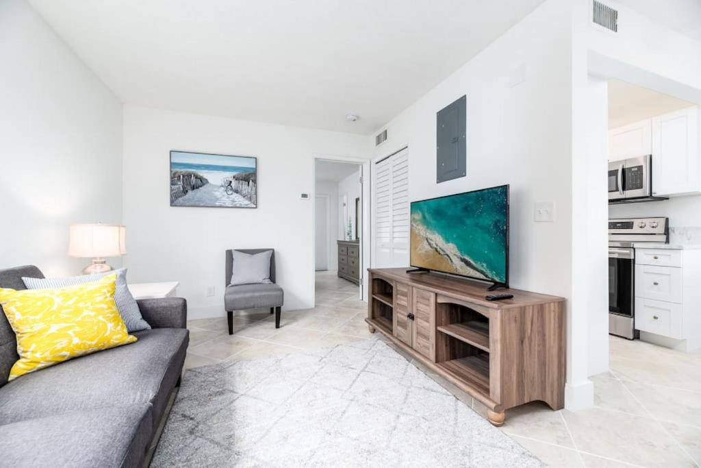 Heart Of Wilton 1 Recently Remodeled, Fort Lauderdale