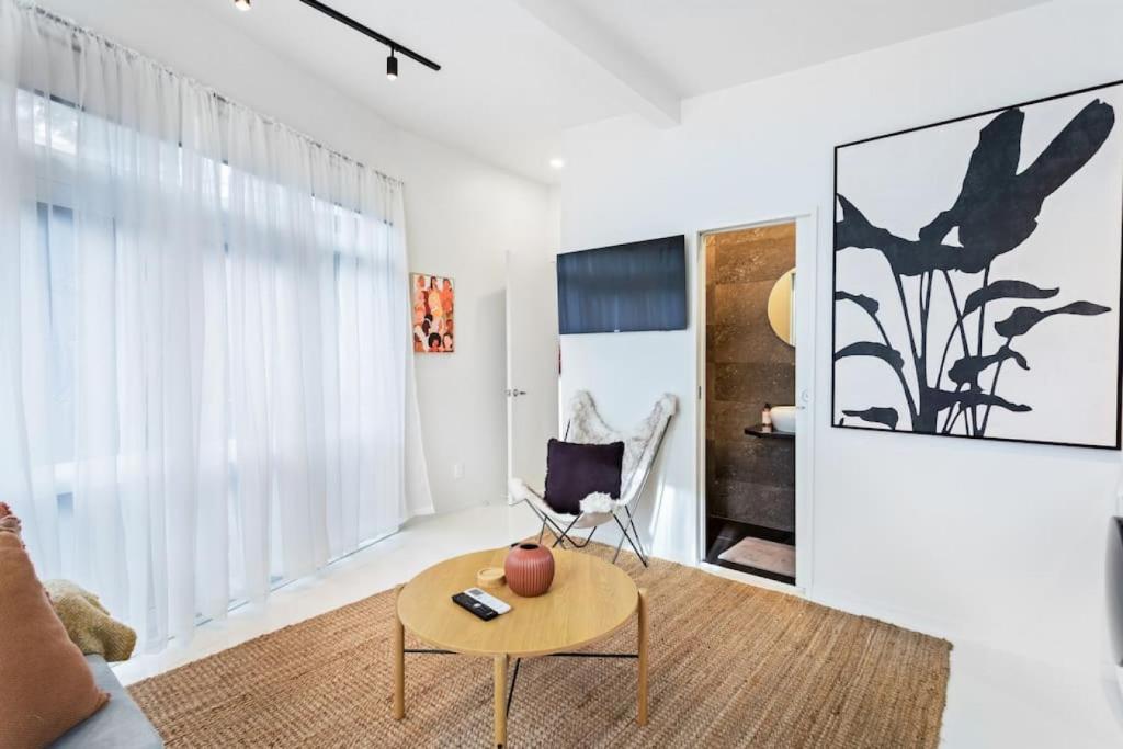 Titirangi Tranquil Modern 2-Bedroom Retreat - Wifi