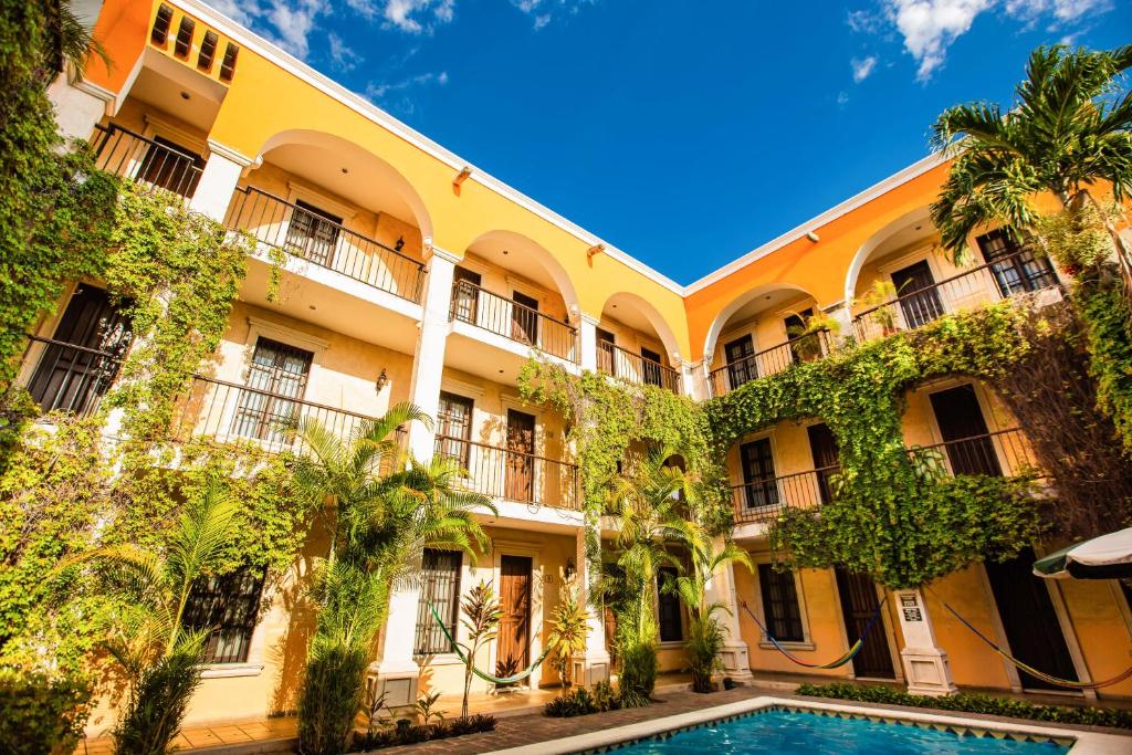 Swimming pool, La Mision De Fray Diego Hotel in Merida