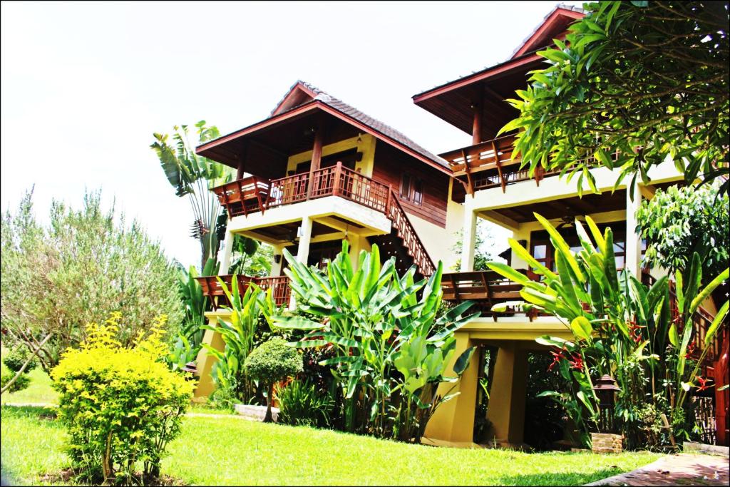 Entrance, Pai Vimaan Resort in Pai