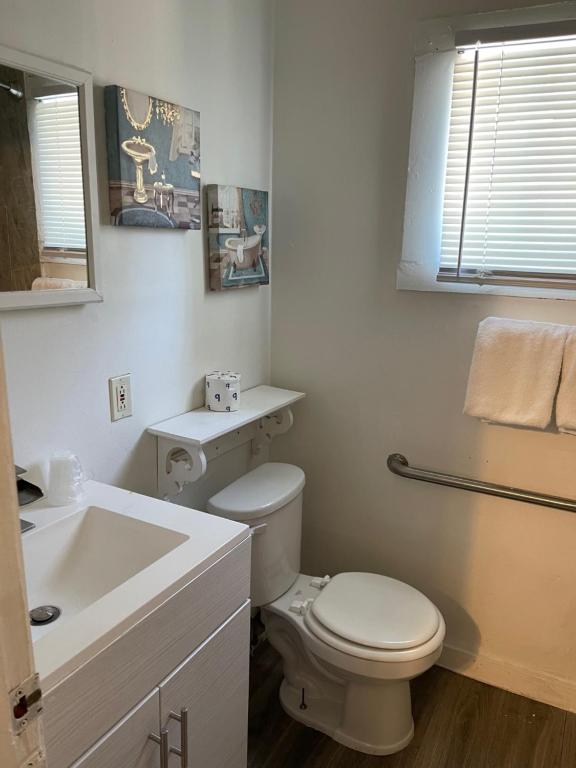 Americas Best Value Inn & Suites Royal Carriage photo