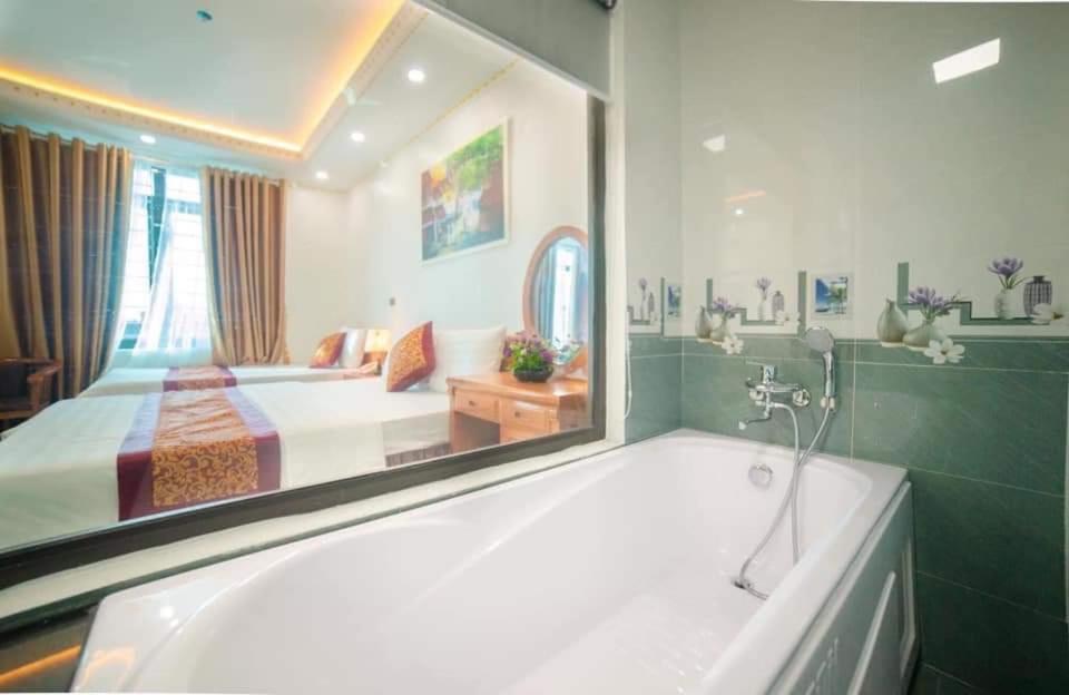 Happy Hotel, Uông Bí