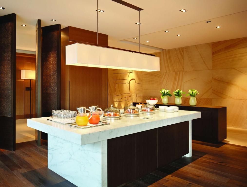 Hotel Dining