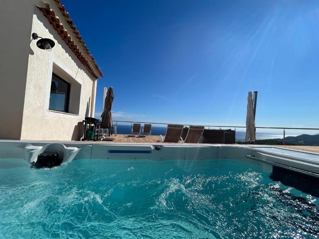 Villa 4 Etoiles vue sur les Iles d'Or Carqueiranne Sea and Mountain Pleasure Villa vue mer 180 - 4