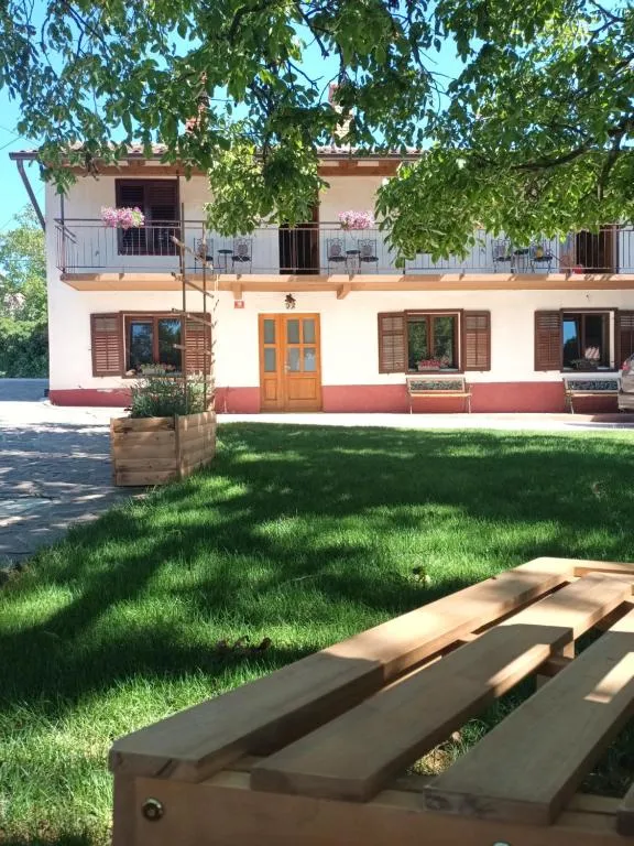 Apartma Brina 3, hotel in Sežana