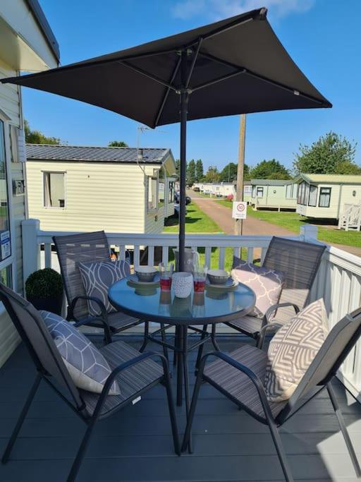 Modern 6 Berth Static Caravan, Hunstanton photo 8