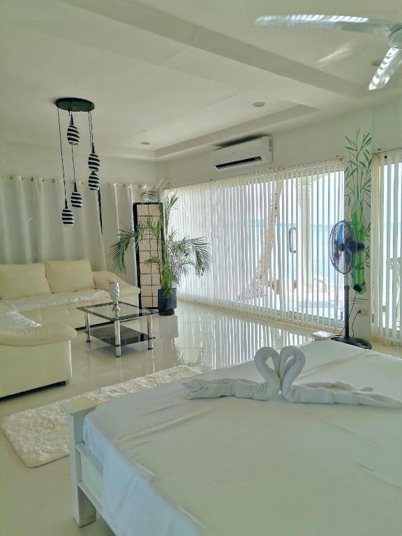 BEACH FRONT WHITE HOUSE VILLA photo