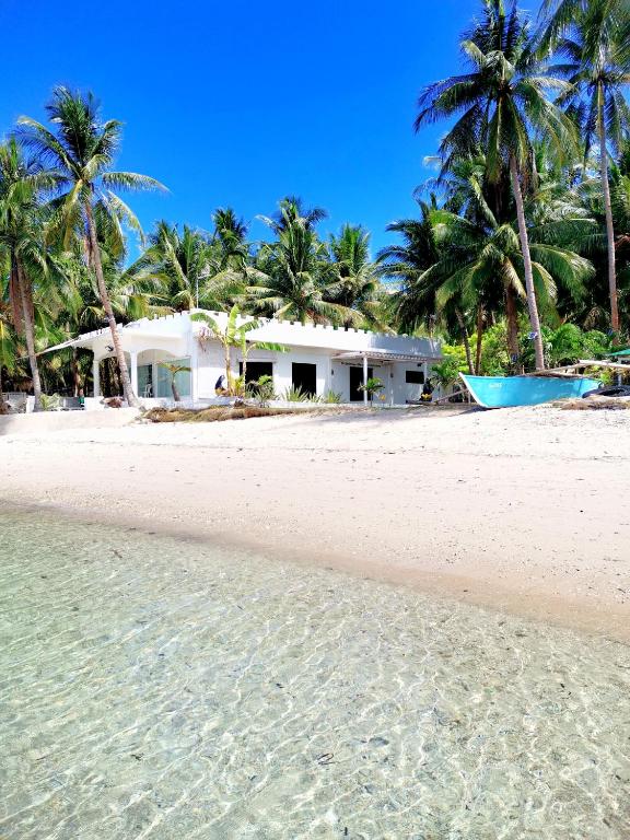 BEACH FRONT WHITE HOUSE VILLA — Hotel in Siquijor Island