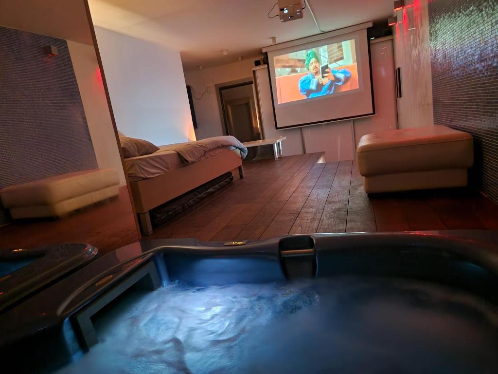 Jacuzzi Vaki Apartment - 5