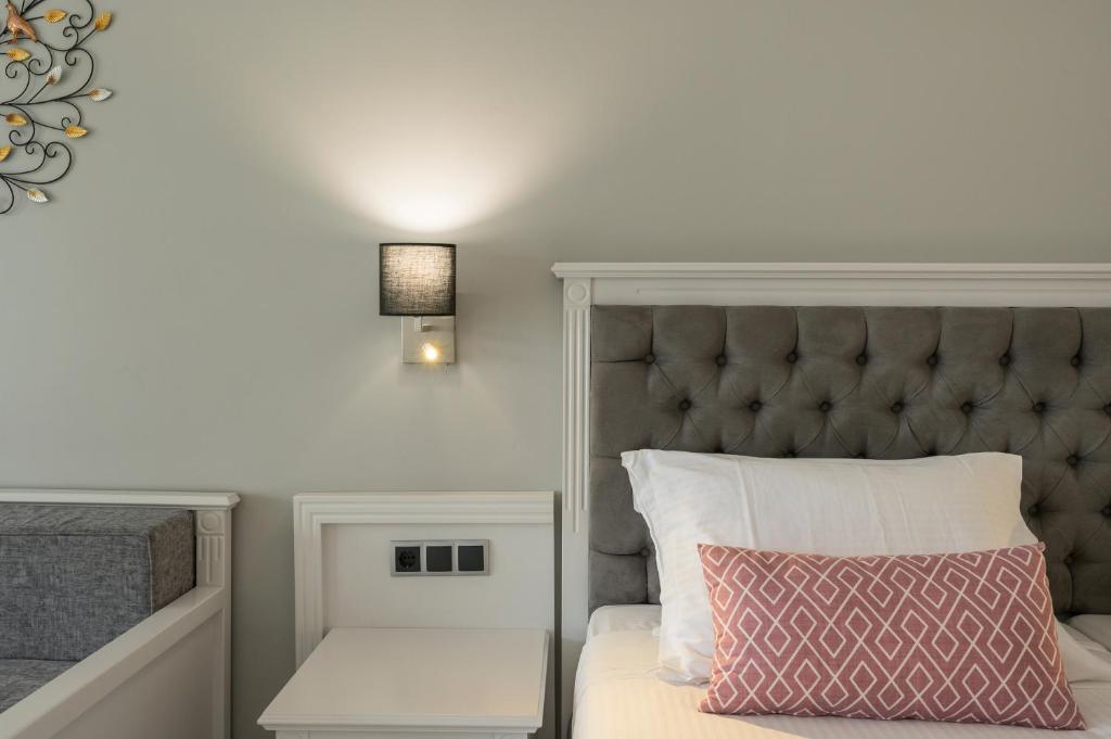 Vantaris Palace — Hotel rooms in Georgioupolis