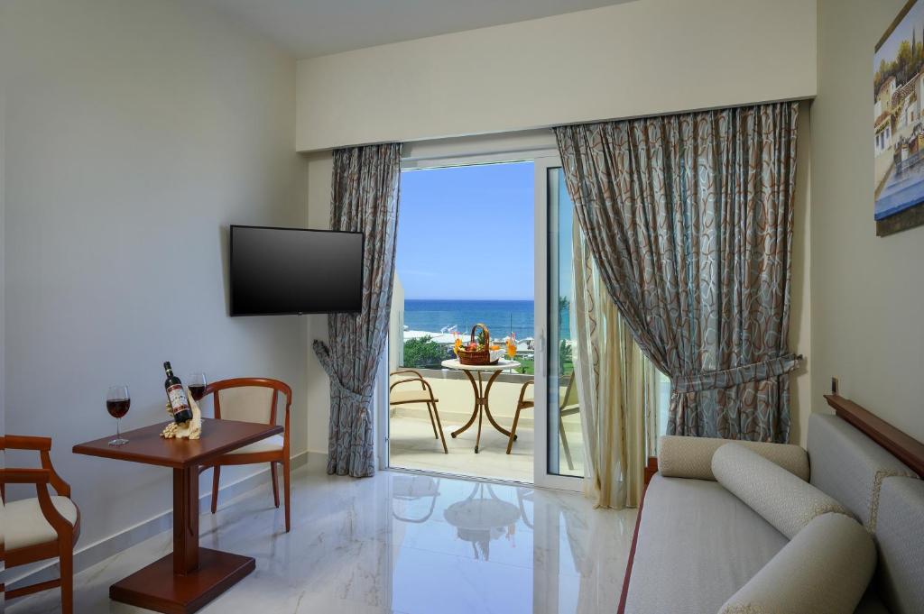Vantaris Palace — Hotel rooms in Georgioupolis