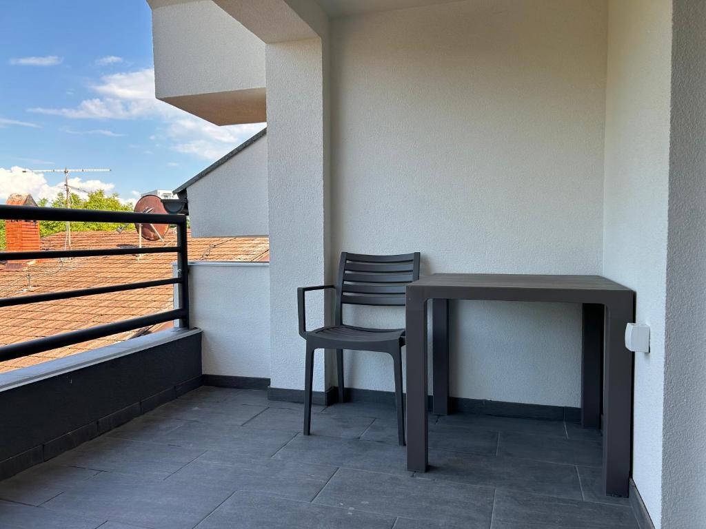 La Casa Apartments - 3