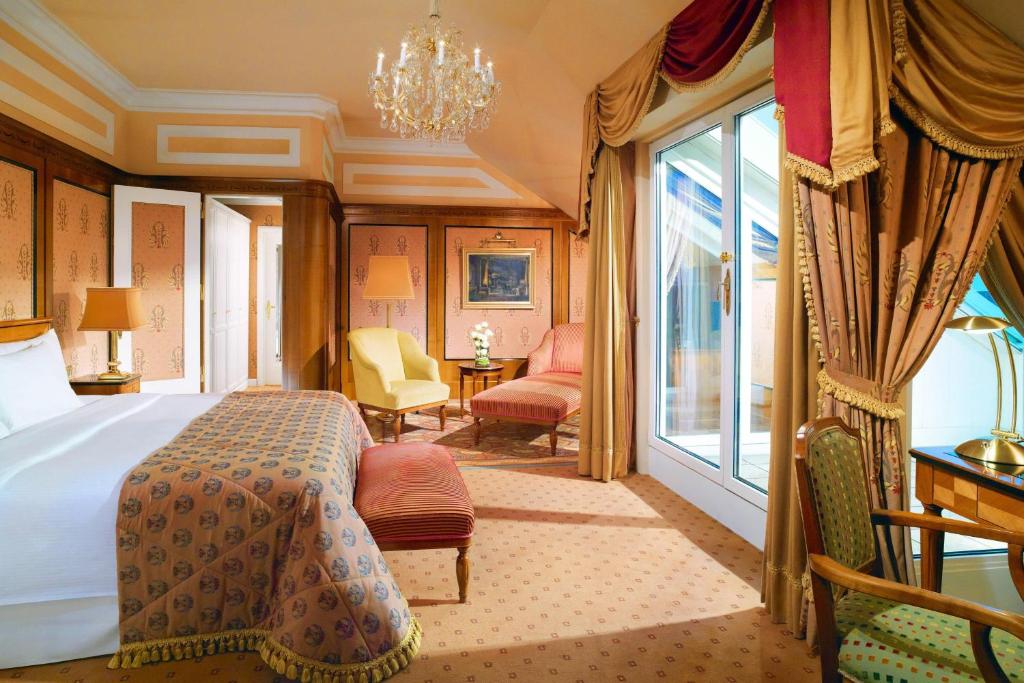 Hotel bristol hotel room
