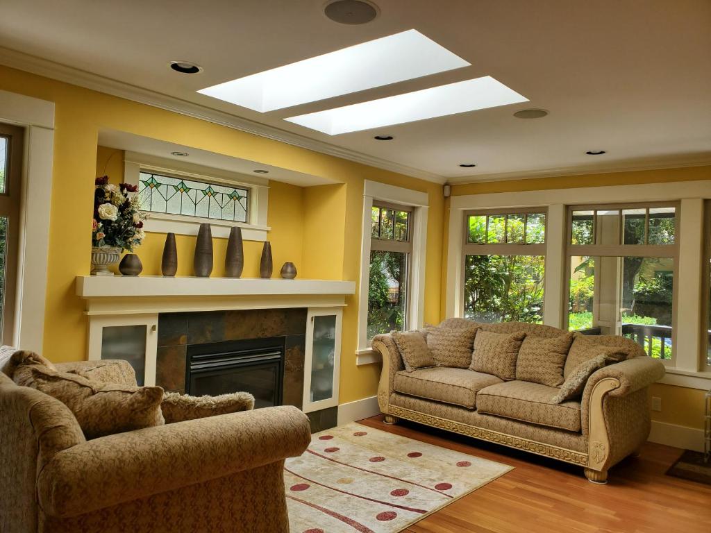 Elegant, Sunny Modern Home with Skylights - Kitsilano, Vancouver, Vancouver