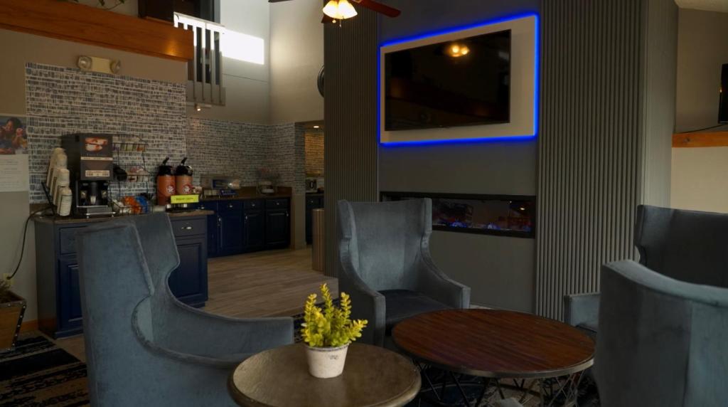 AmericInn by Wyndham Chippewa Falls photo