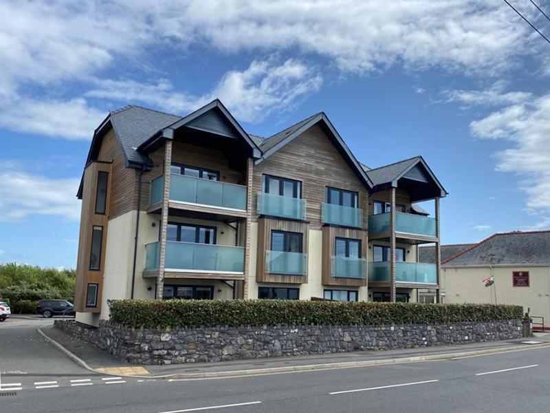 1 Y Bae - Top Floor Apartment, Trearddur