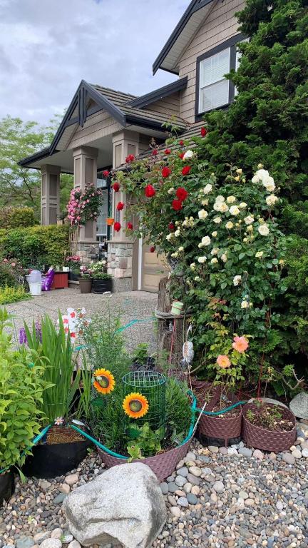Rose garden — Hotel in Surrey (BC)