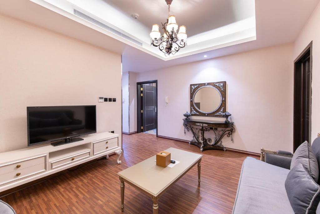 Shared lounge/TV area