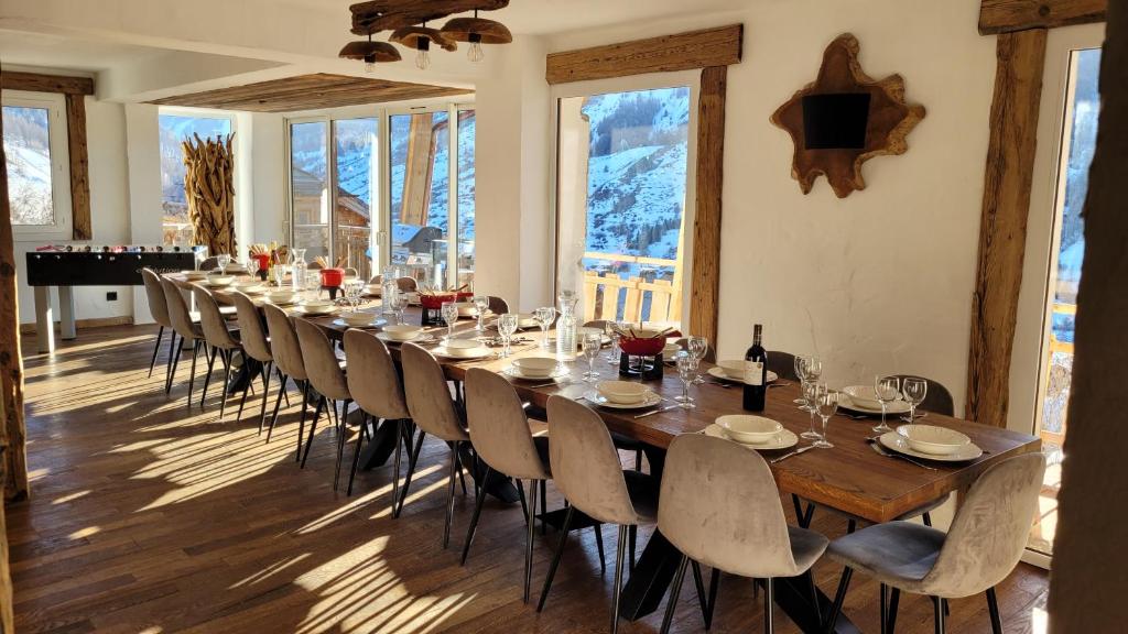 Chalet le Chantelevent for 24 Guests - Slope Views, Pool & Jacuzzi - 5