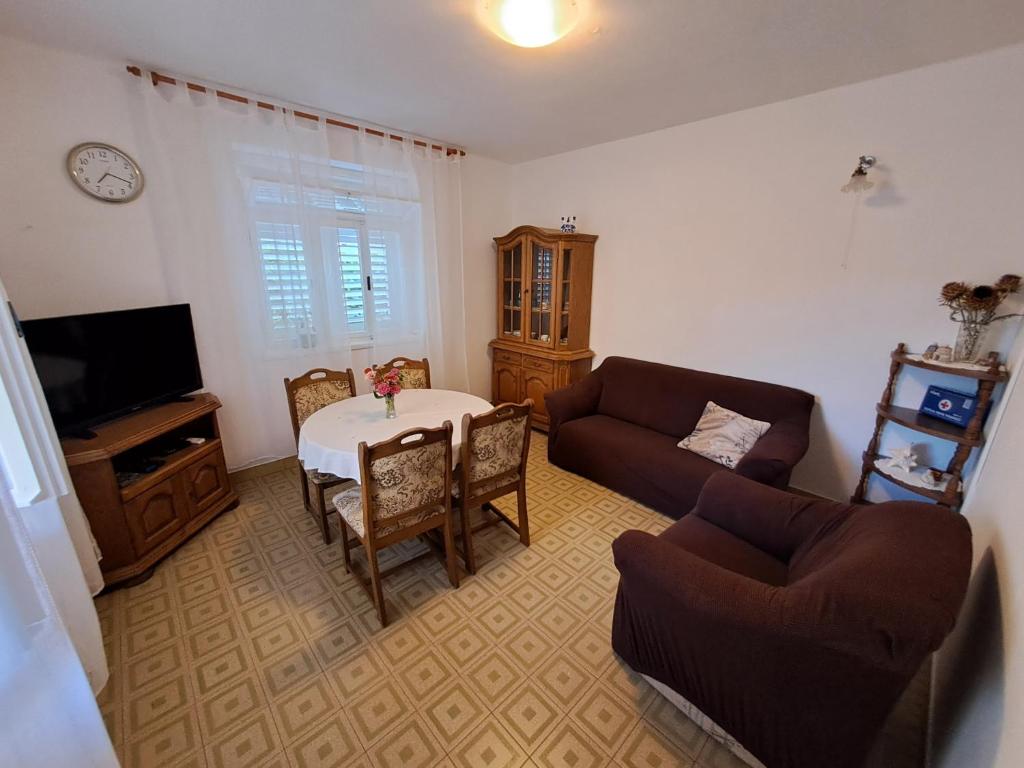 Kuća za odmor Dida Pere, Zaton