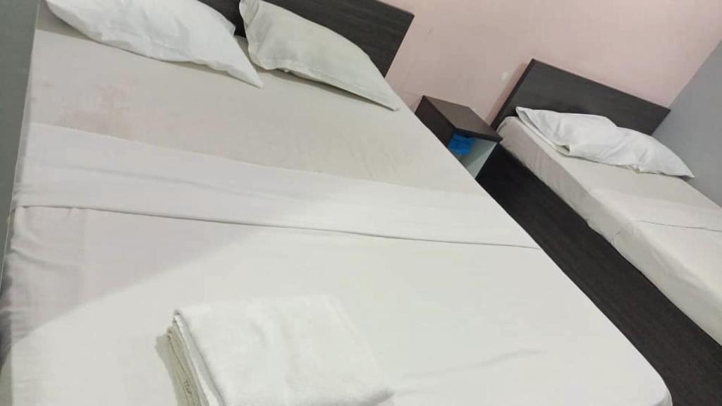 Hotel CheckedInn photo