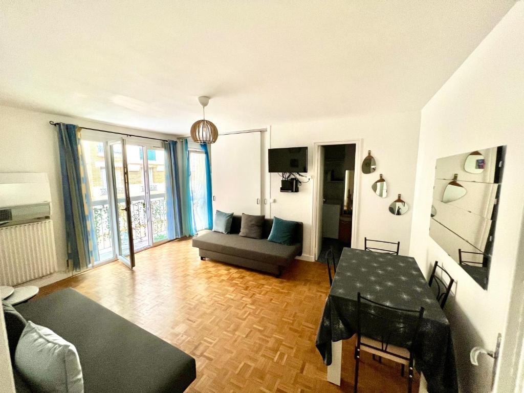 Renovated Charming Apt Ideal to visit Paris, Clichy