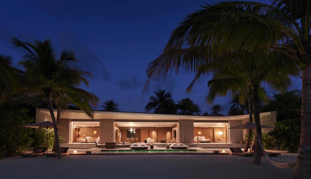 The Ritz-Carlton Maldives, Fari Islands — Hotel building in Kaafu Atoll, Kaafu