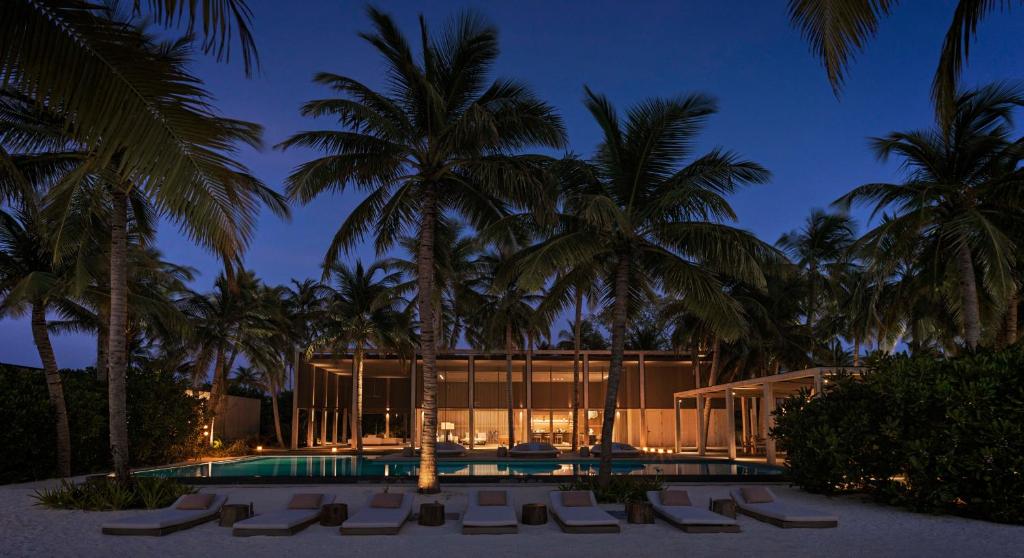 The Ritz-Carlton Maldives, Fari Islands — Hotel building in Kaafu Atoll, Kaafu