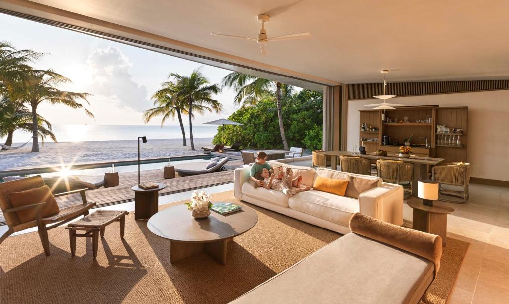 The Ritz-Carlton Maldives, Fari Islands — Hotel rooms in Kaafu Atoll, Kaafu