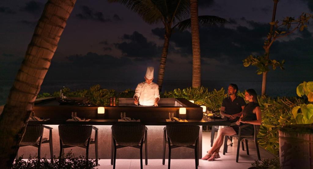 The Ritz-Carlton Maldives, Fari Islands — Restaurant & bars in Kaafu Atoll, Kaafu