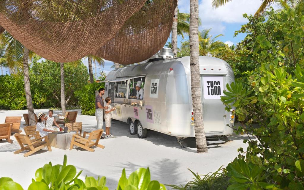 The Ritz-Carlton Maldives, Fari Islands — Restaurant & bars in Kaafu Atoll, Kaafu