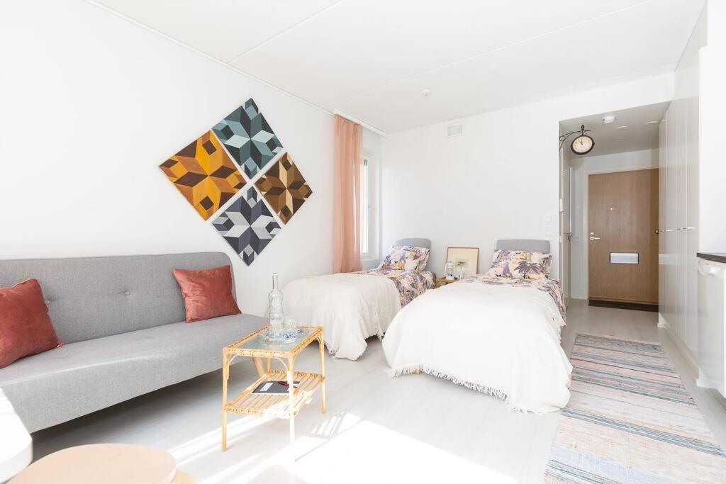 Cosy studio apartment + free private parking 2