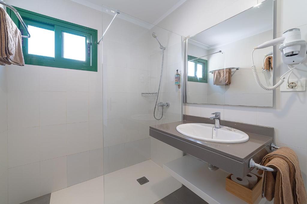 Apartamentos Elena — Hotel rooms in Puerto del Carmen, Canary Islands