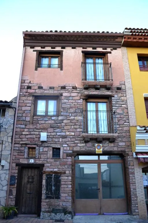 Apartamentos La Sierra，位于比利亚尔瓦德拉谢拉的酒店
