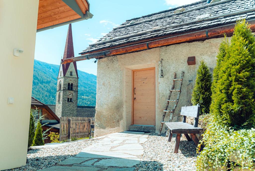 Apartments, Guest House & historic Chalet Neuhaus - 5