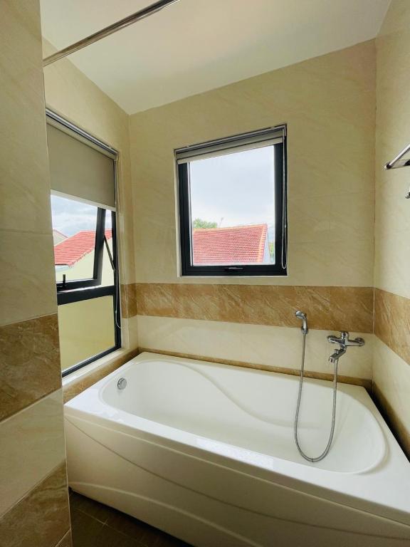 HoiAn Déja Blue I - Private villa with 4brs and pool (HoiAn Deja Blue I - Private villa with 4brs and pool)