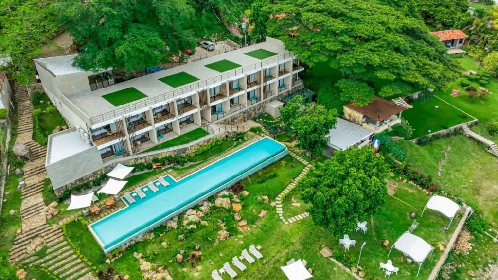 Cardedeu Hotel Lago de Coatepeque，位于El Congo的酒店