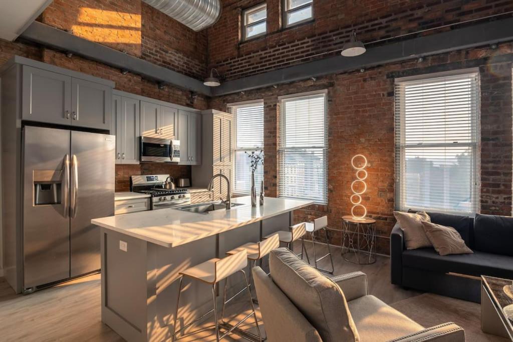 BUBBLES FANTASY SUITE Explore OTR and Rhinegeist, Cincinnati