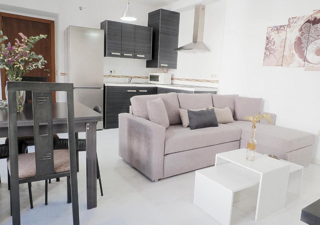 Sunny Holiday Apartment in the historic centre- Private Parking - 2