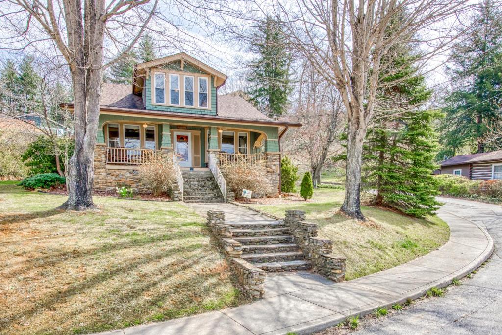 A Beautiful View & Carriage, Lake Junaluska