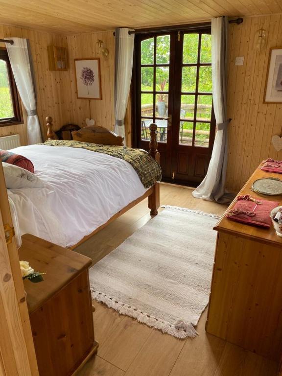 Martha's Retreat, Holt photo 2