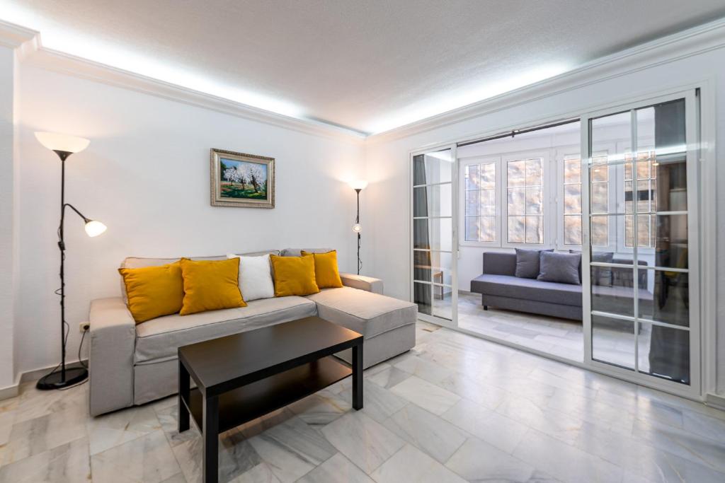 797 Holiday Rentals - Piso para 3 en la Carihuela con piscina - 4