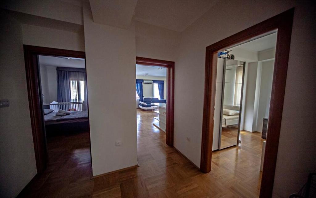 Lovely 2-bedroom condo with private garage - 5