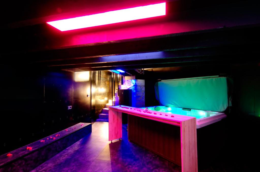 Mieuxqualhotel jacuzzi privatif La retro - 5
