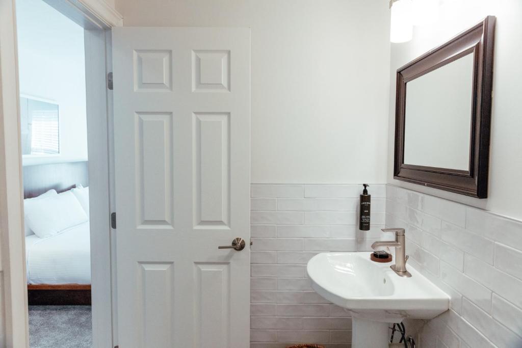 Skaneateles Suites Boutique Hotel photo